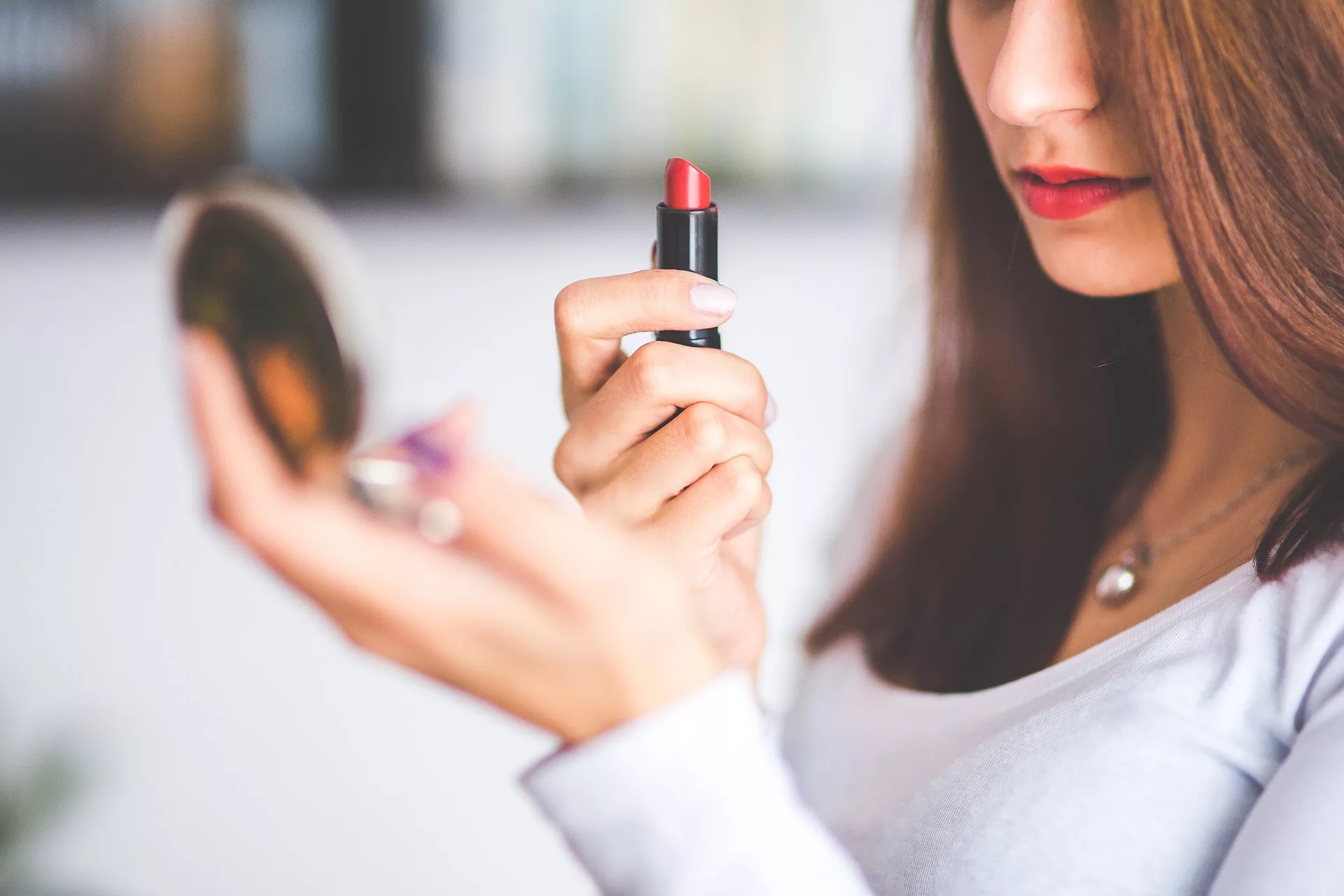 7 Tips to Shopping for Makeup Confidently