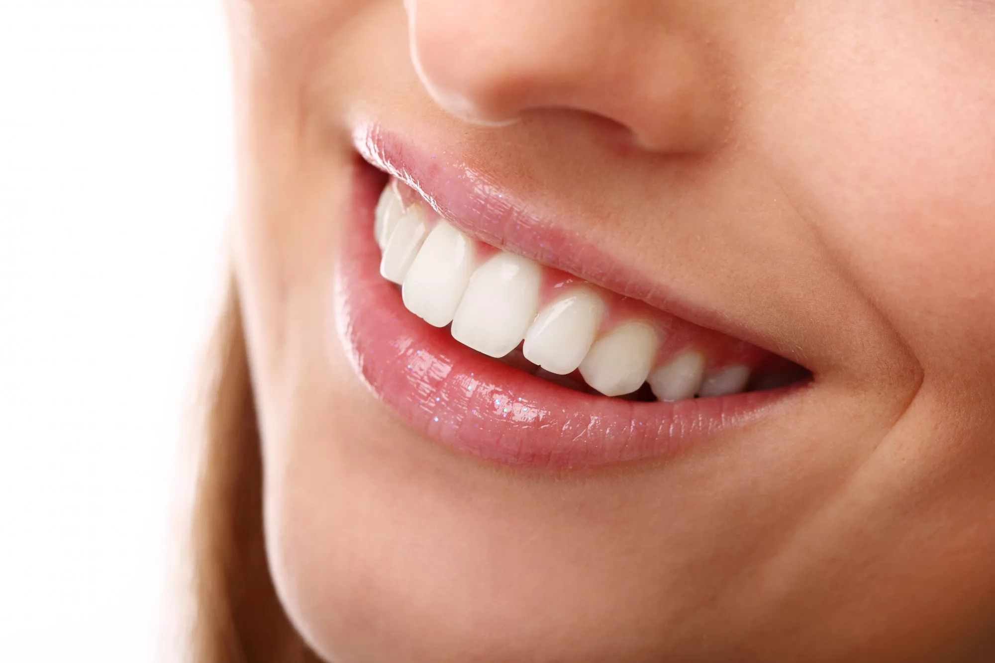 Brighten Your Smile With These 5 Natural Teeth Whitening Solutions