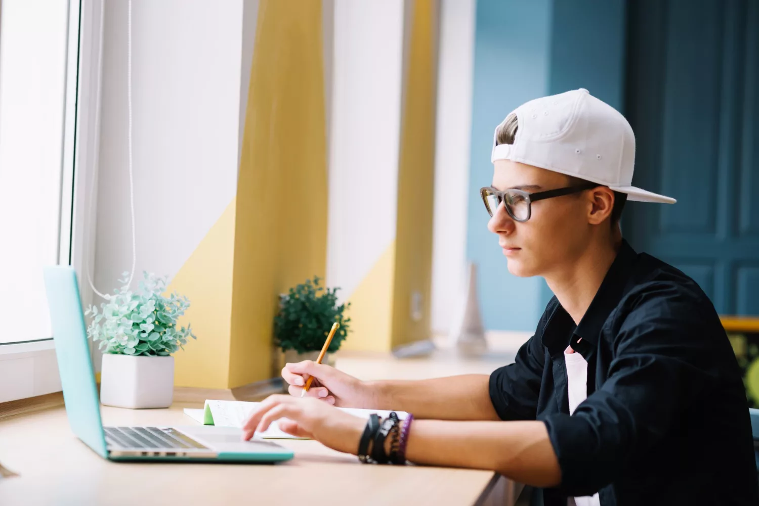 These 7 Online Jobs are Perfect for Teenagers