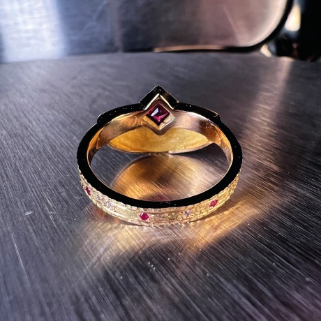 Asterismós | Bague de fiançailles sur mesure | Or, Rubis & Diamants | vue 3