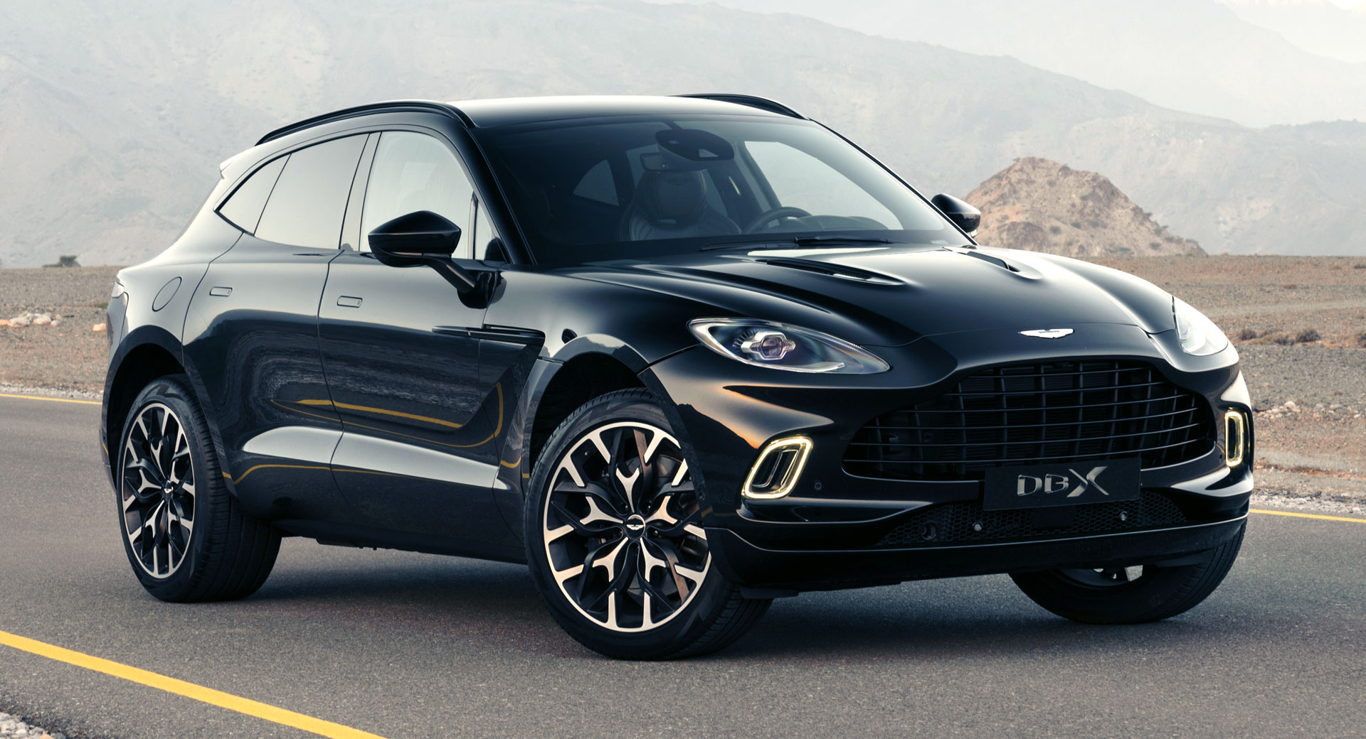 Aston-Martin-DBX-2