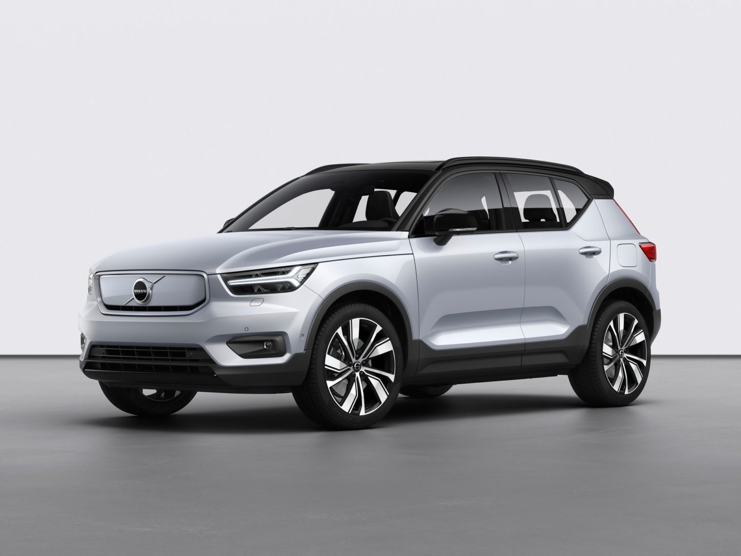 VOLVO-XC40-RECHARGE