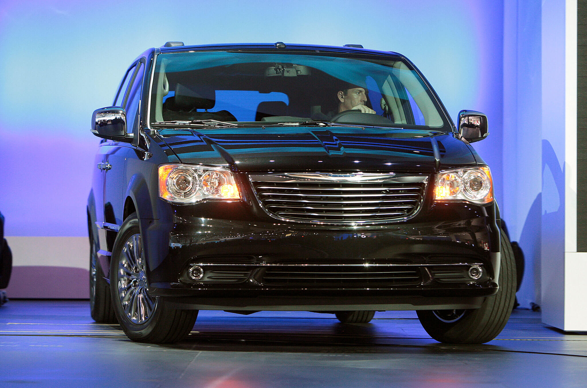 Chrysler-town-and-country-car-modelChrysler-town-and-country-car-model