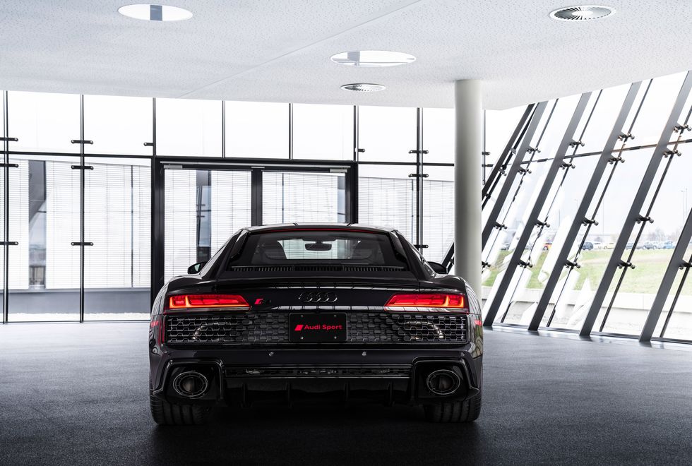 2021-audi-r8-black-panther-edition