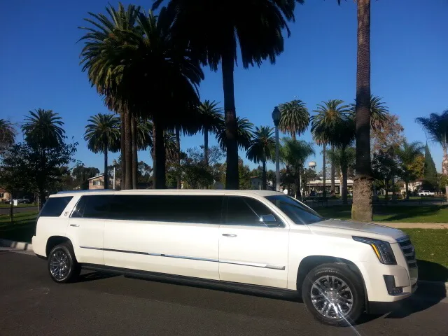 cadillac-escalade-limousine-2015