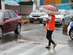 Prevén lluvias en al menos 15 entidades del país