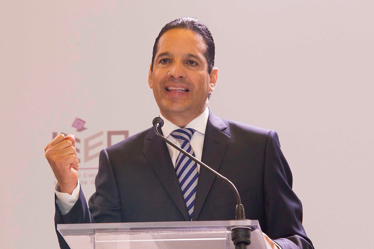 Francisco Domínguez, gobernador de Querétaro, da positivo a COVID-19