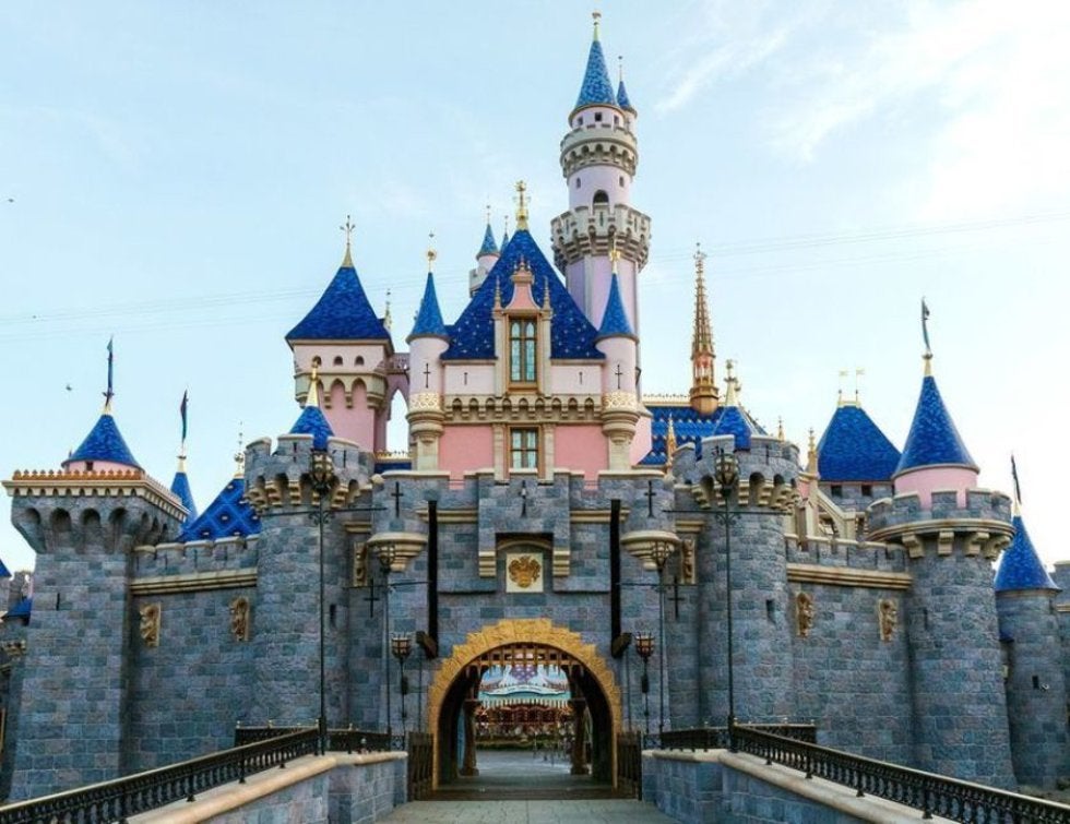 Disneyland y Disney World cierran indefinidamente por COVID-19