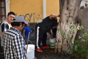 Los artesanos también se suman a labores de limpieza por el COVID-19