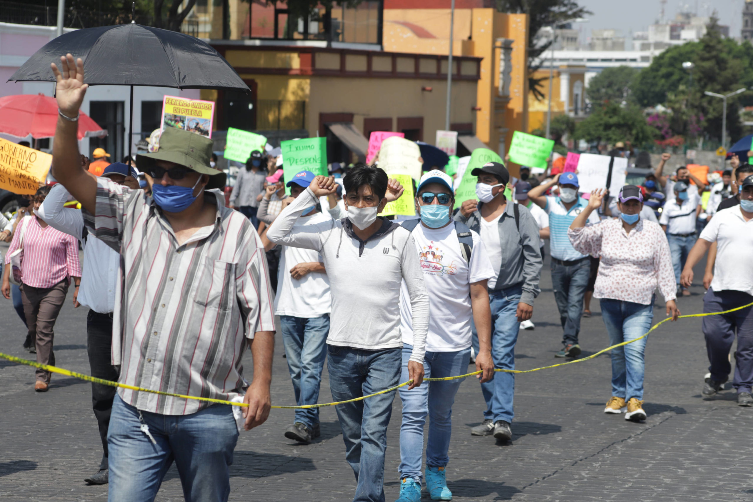 Piden fiereros apoyo al gobierno, se manifiestan en plena contingencia