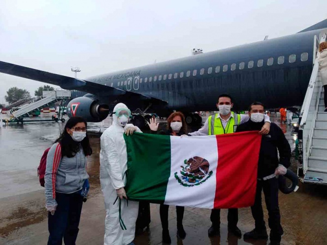 Repatrian a 280 mexicanos varados en Argentina