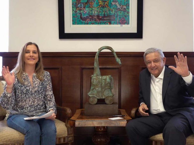 Con cuento de Tolstoi, López Obrador felicita a niñas y niños