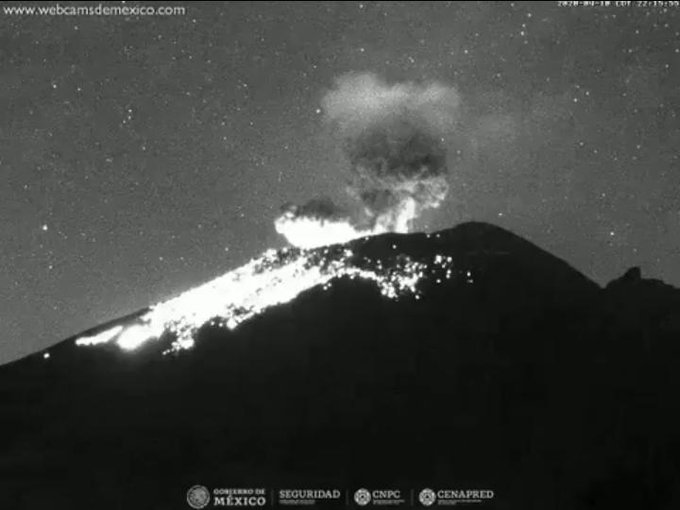 Lanza material incandescente volcán Popocatépetl