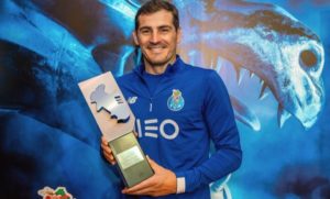 Iker Casillas ‘traiciona’ a Cruz Azul al declarar su afición por Pumas con un ‘Goya’