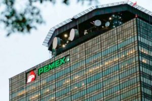 Pemex pide a empleados recorte ‘voluntario’ de 25% en salario