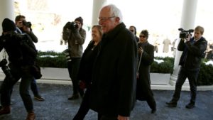 Bernie Sanders abandona la carrera presidencial de EU; Biden tiene vía libre