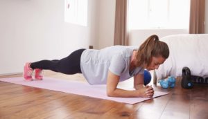 Ejercicio en casa para mantenerse sano y activo durante la cuarentena