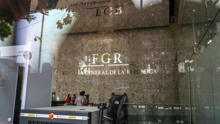 Gobierno denuncia ante FGR a empresas que adeudan 35 mmdp en impuestos