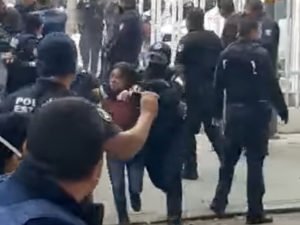 Detienen a cuatro personas que agredieron policías municipales