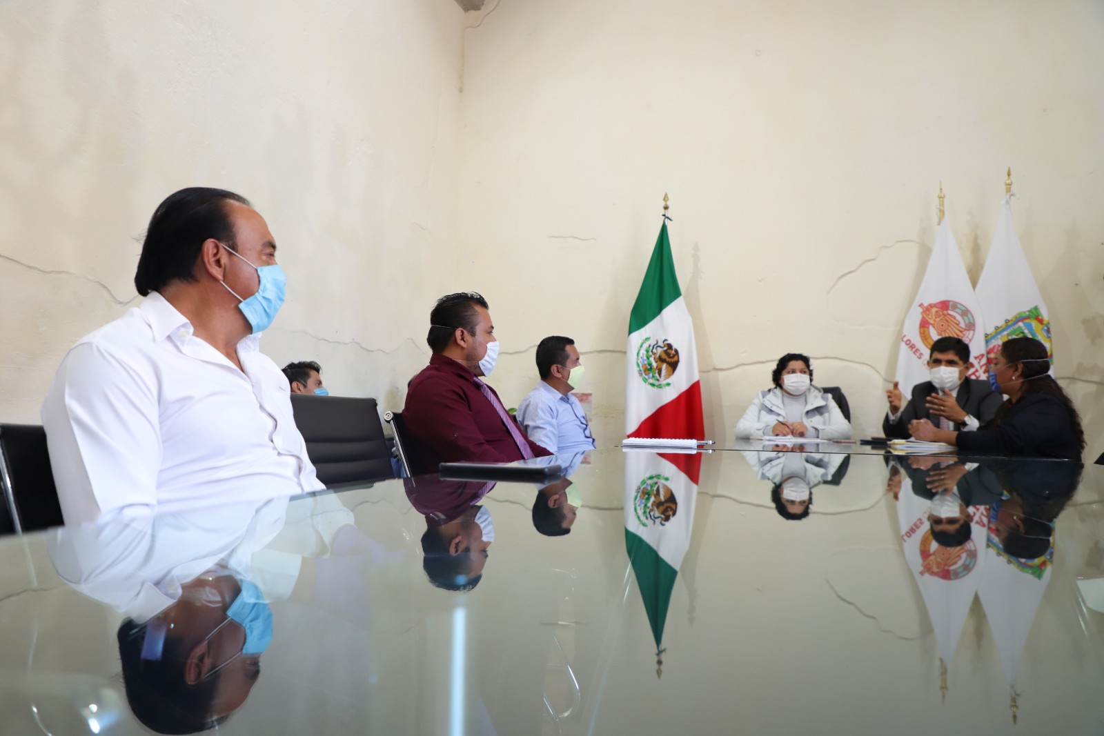 Karina Pérez Popoca realiza mesa de trabajo con Presidentes Auxiliares