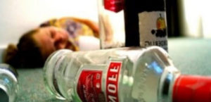 Decomisan más de 200 litros alcohol adulterado que causó la muerte de 20 personas