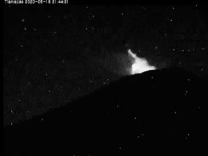 Registra volcán Popocatépetl emisiones de vapor de agua y gases