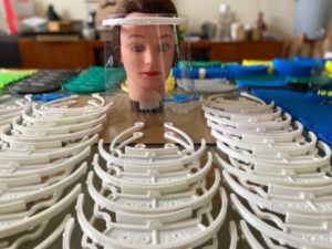 UAM crea y dona caretas con tecnología de impresión 3D Hasta el momento se han donado 200 caretas a personal