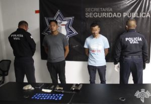 En operativo “Hoy no circula”, SSP detiene a dos hombres con armas y droga