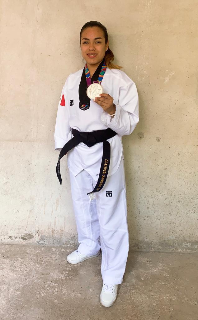 Continúa la taekwondoín, Claudia Romero, su preparación para competencias internacionales