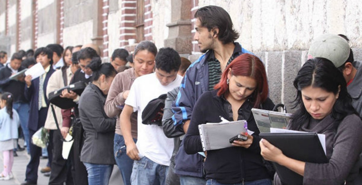 Uno de cada dos empleos perdidos en abril fue de un o una joven menor de 30 años