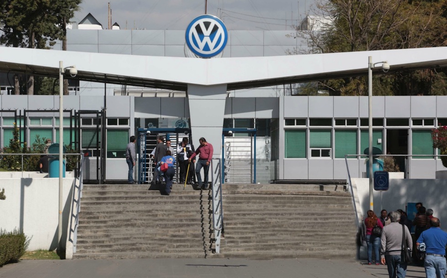 Barbosa Huerta emitirá decreto para evitar regreso de labores, de la VW y Audi