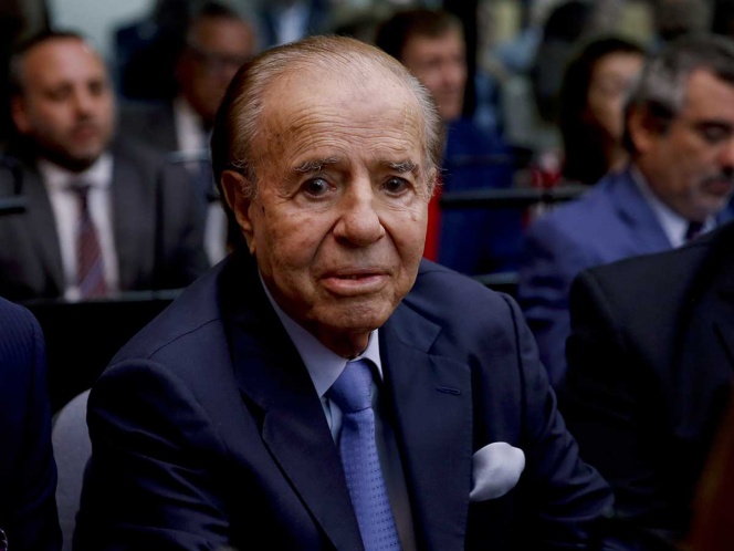 Hospitalizan a expresidente Carlos Menem por neumonía