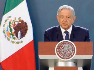 Con distanciamiento social y político eventos de AMLO