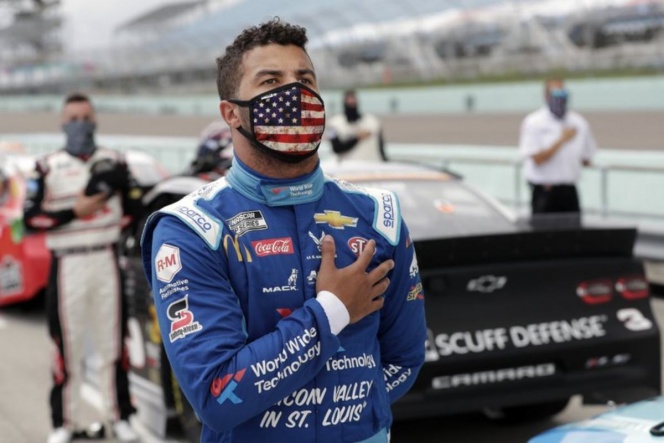 Piloto afroamericano de NASCAR es víctima del racismo