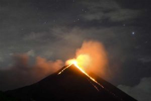 Alerta en Guatemala por fuerte actividad en 3 volcanes