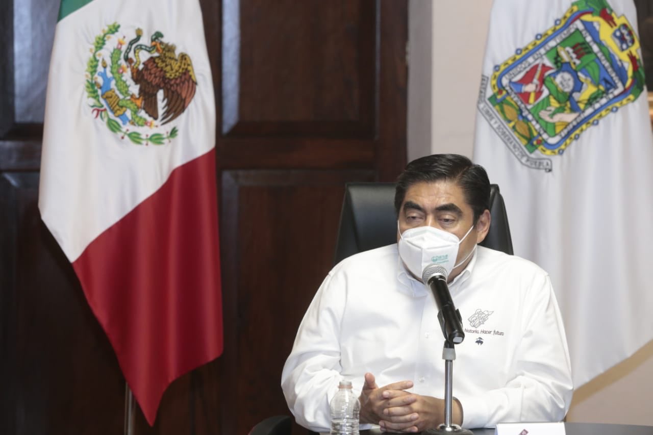 Barbosa Huerta reconoce escasez de personal médico en Puebla