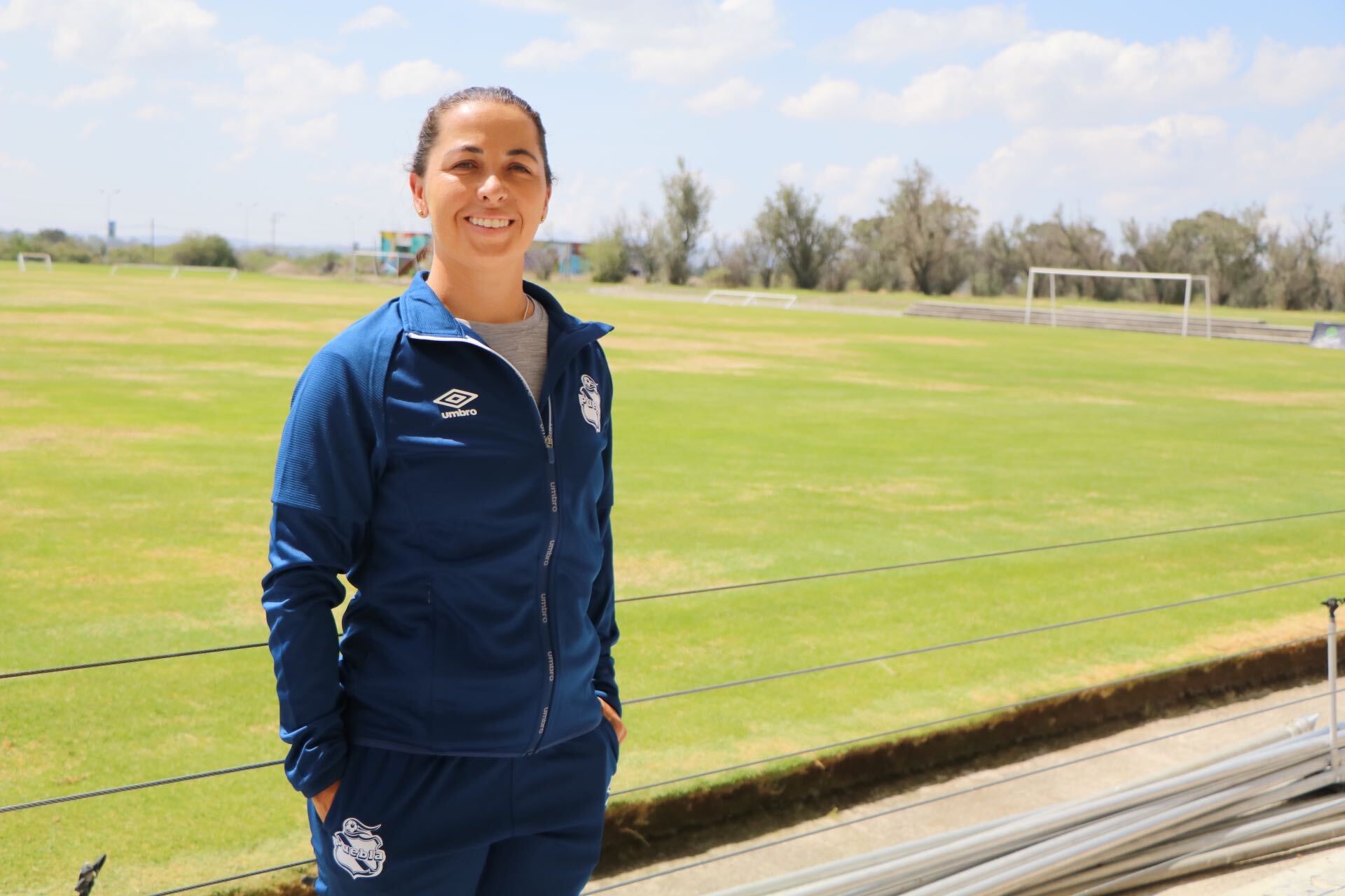 Llega al Puebla María Isabel González como directora de fútbol femenil