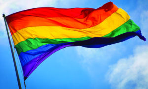 Corte Suprema de EU determina que ley de derechos civiles protege también a comunidad LGBT+