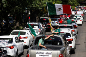 Por segunda ocasión, decenas de autos tomaron las principales calles de al menos diez estados para exigir la renuncia de AMLO