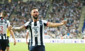 El solidario gesto de Miguel Layún con un vendedor de alcancías