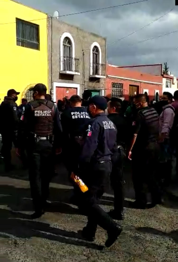 Manifestación de Policías Estatales se instala en Casa Aguayo para exigir aumento salarial