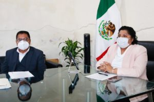 Firma Karina Pérez Popoca convenio con el Insus