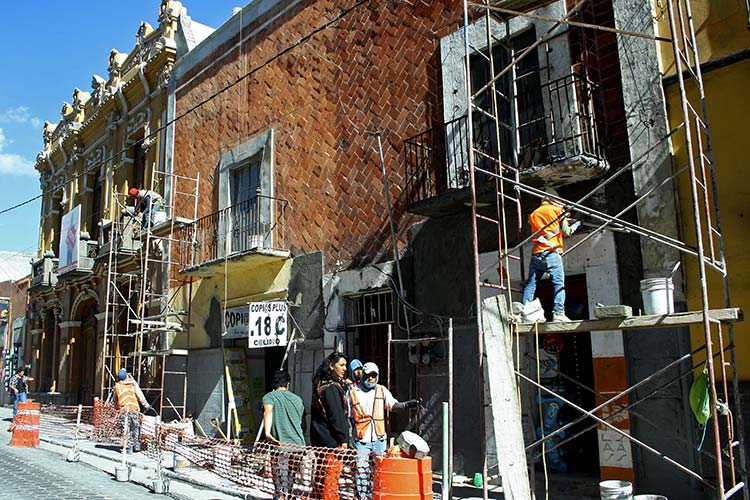 Asesora Gobierno Municipal a propietarios de casonas en Centro Histórico para prevenir riesgos por lluvias