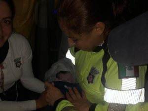 Nace bebé en medio de la inundación por Hanna en NL
