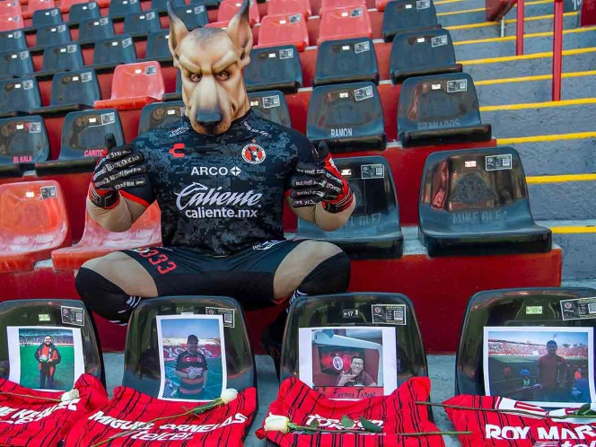 Xolos rinde homenaje a aficionados caídos