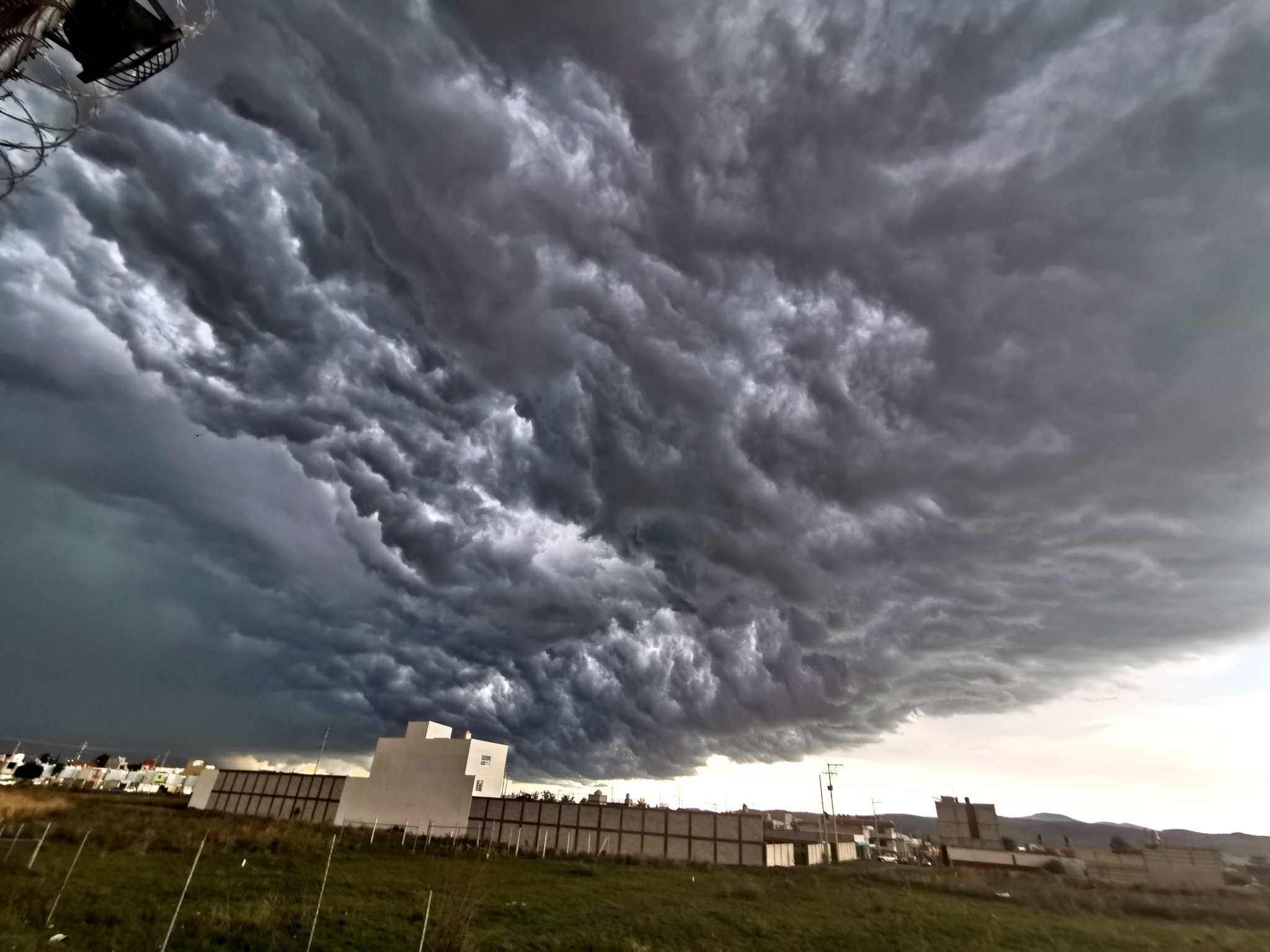 Fuerte lluvia impacta a Puebla; así lucieron la nueves esta tarde