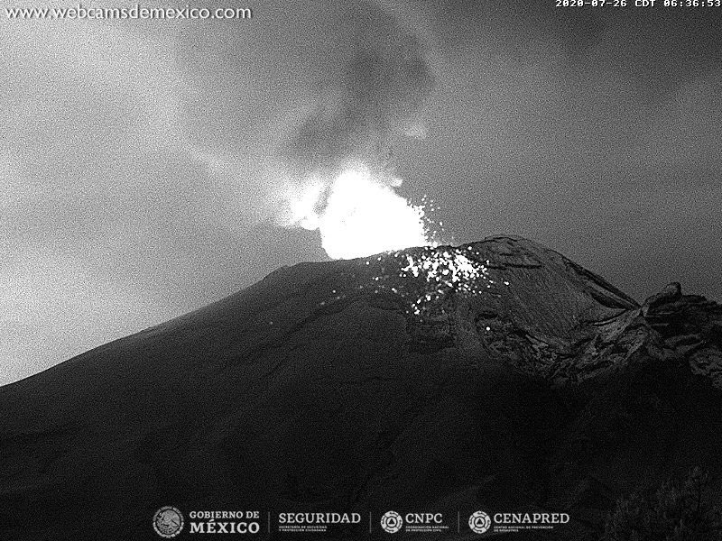 Volcán Popocatépetl registra emisiones continuas de ceniza y fragmentos incandescentes
