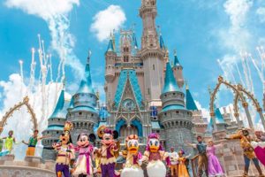 Disneyland París reabrió con cubrebocas obligatorio y compra adelantada de entradas