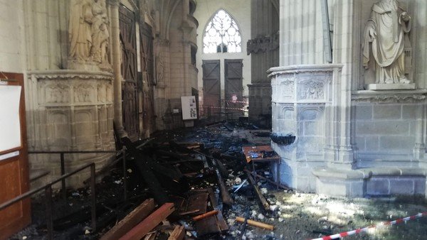 Detienen a un hombre por el incendio de la catedral de Nantes