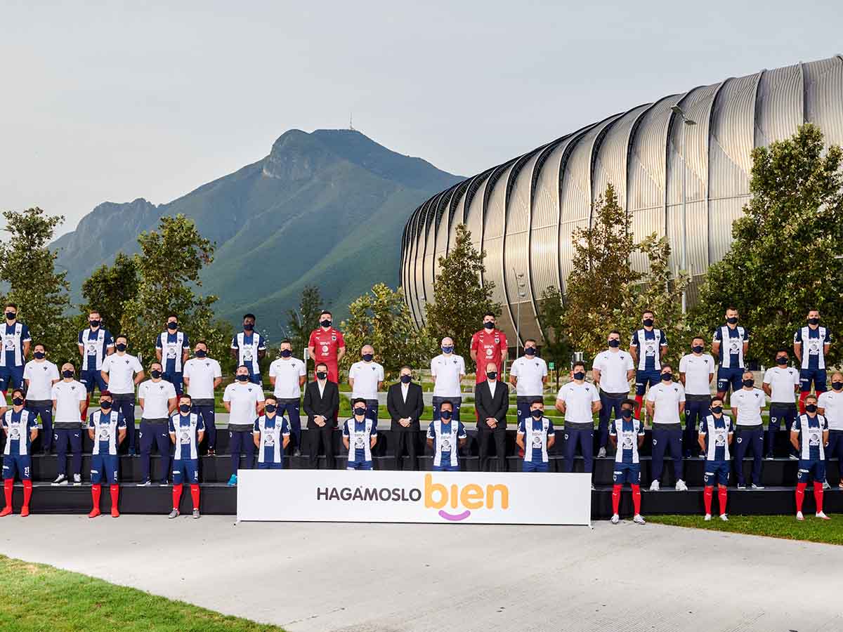 Una foto oficial poco común Los jugadores de Monterrey portaron cubrebocas y mantuvieron sana distancia en la postal para el Tornero Guard1anes 2020